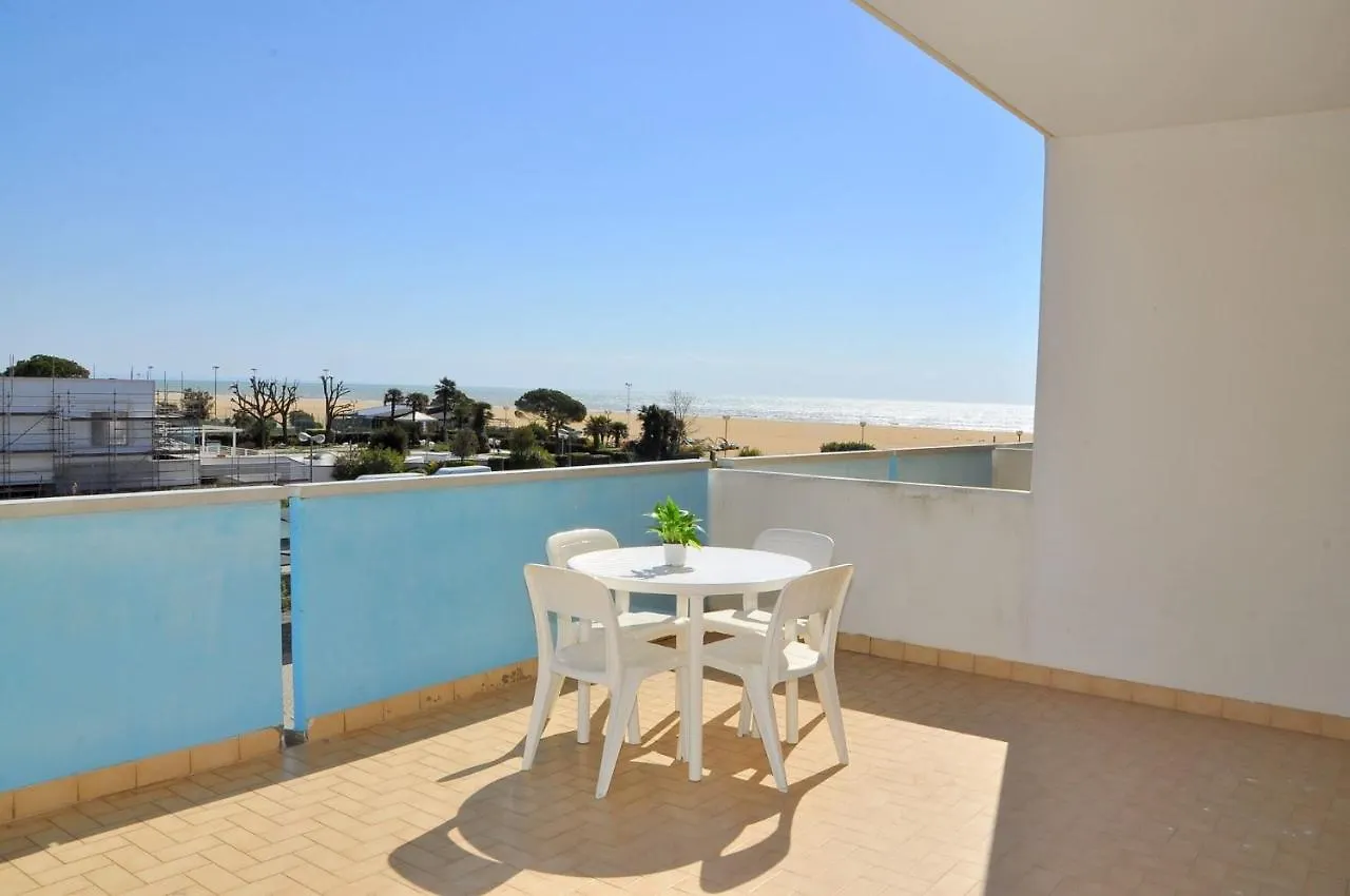 Lovely Beachfront 1 Bedroom Apartment - Beahost Bibione 0*,  Italien